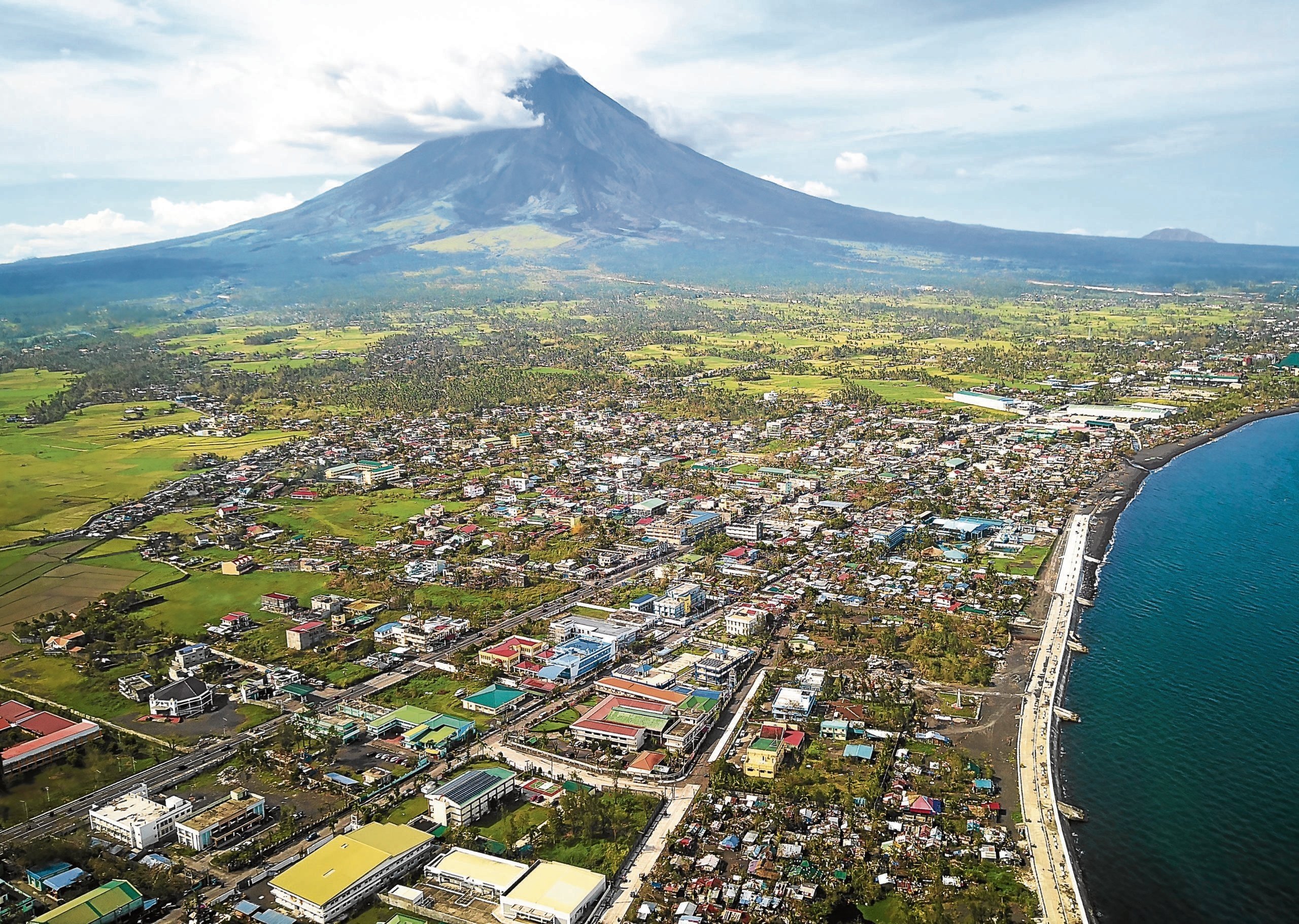 mayon volcano phivolcs relocation famililes inquirer news hd desktop