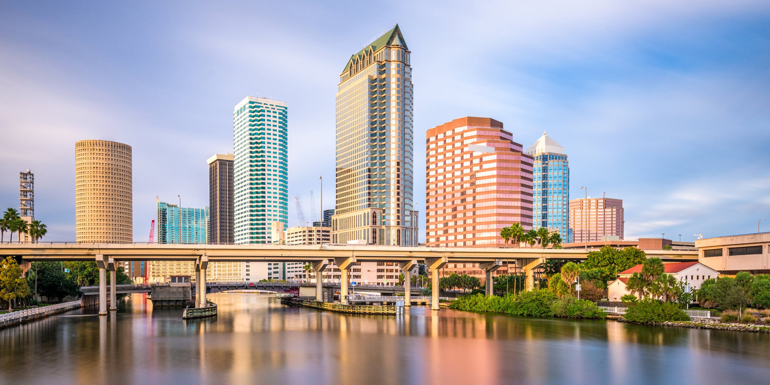 criminal defense firm devlaming & rivellini legal services tampa law dual screen desktop