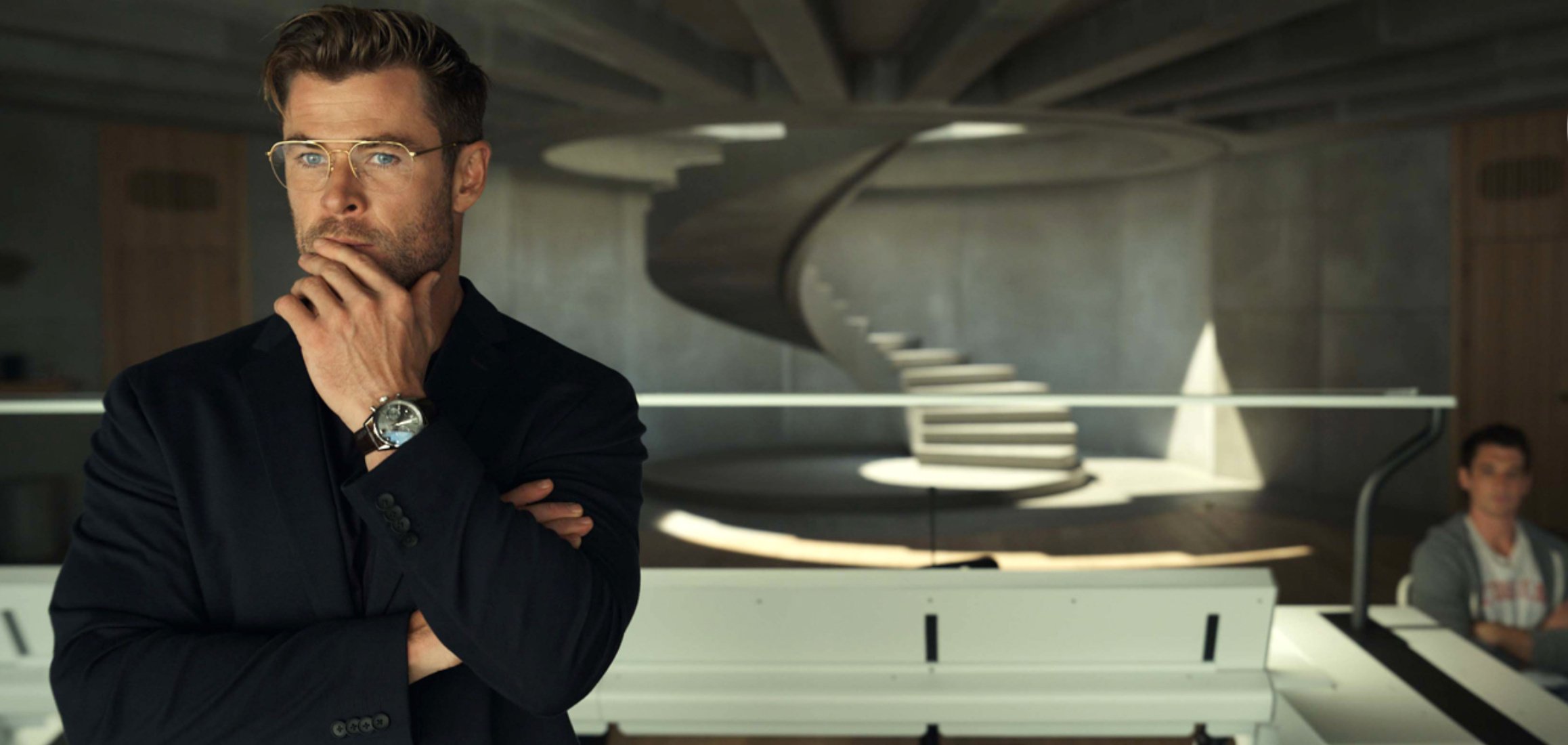 spiderhead movie chris hemsworth experiments on dual screen desktop
