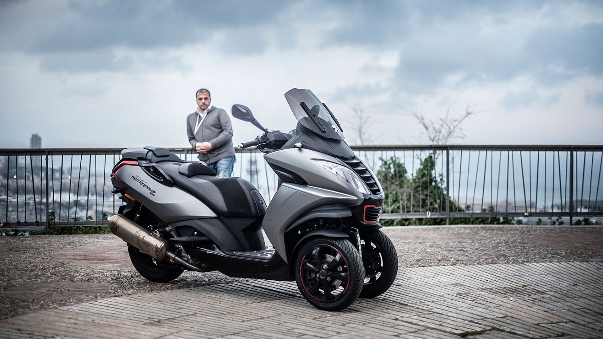 peugeot metropolis stylish tricycle luxurious and practical the luxonomist full hd desktop