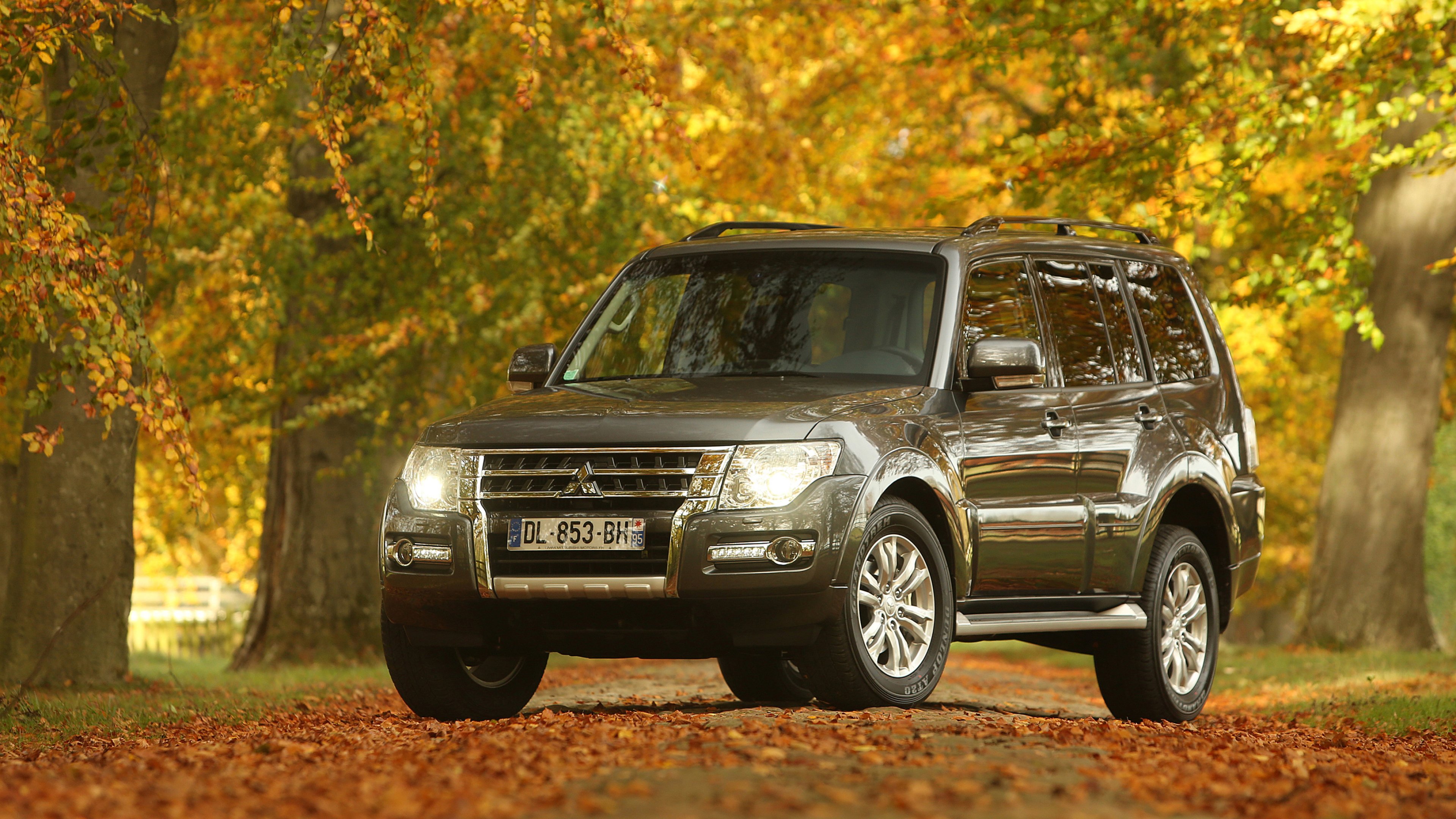 mitsubishi pajero 5-door suv 2014 model auto performance 4k desktop