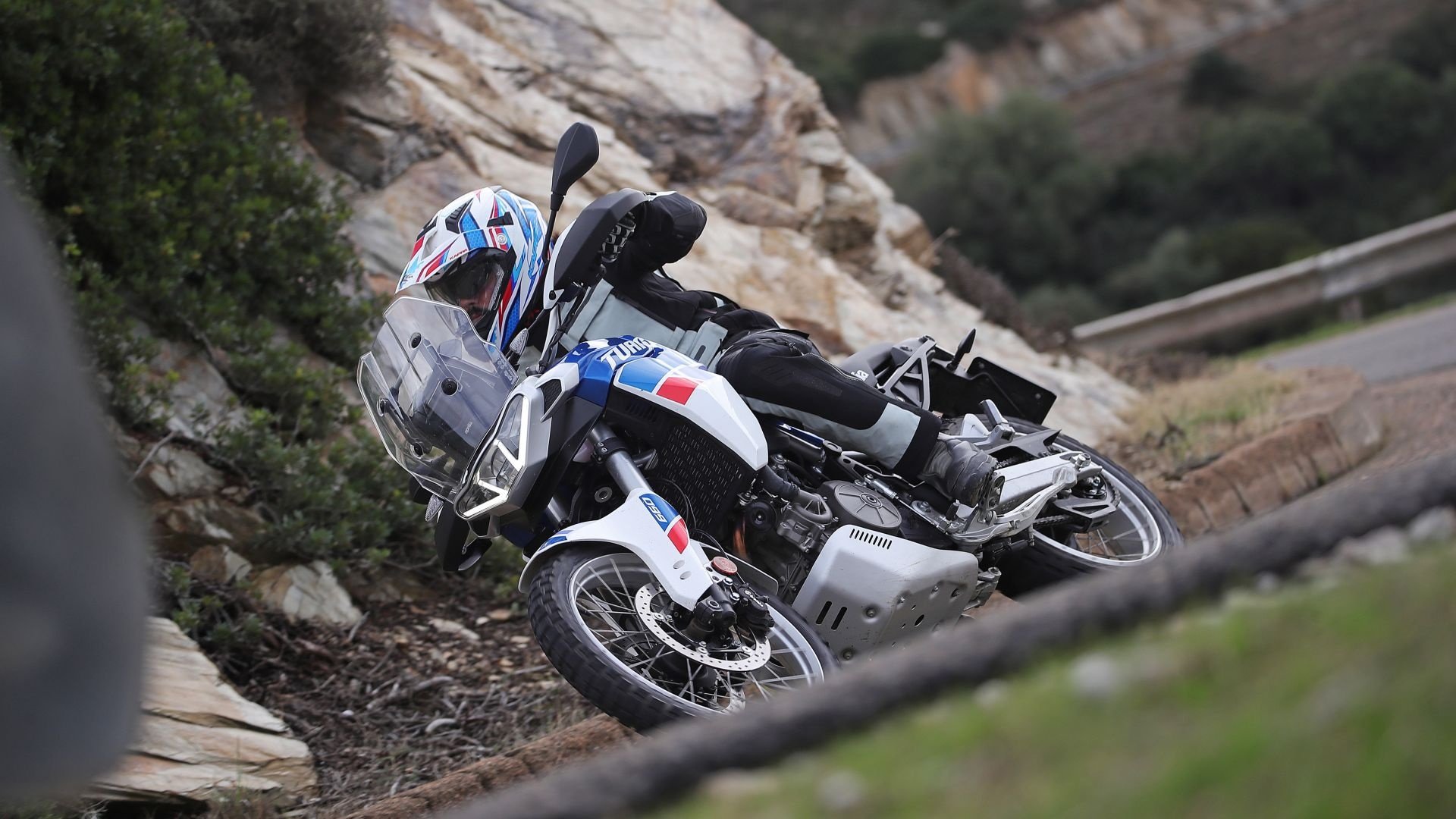 aprilia tuareg 660 video prova su strada scheda tecnica full hd desktop