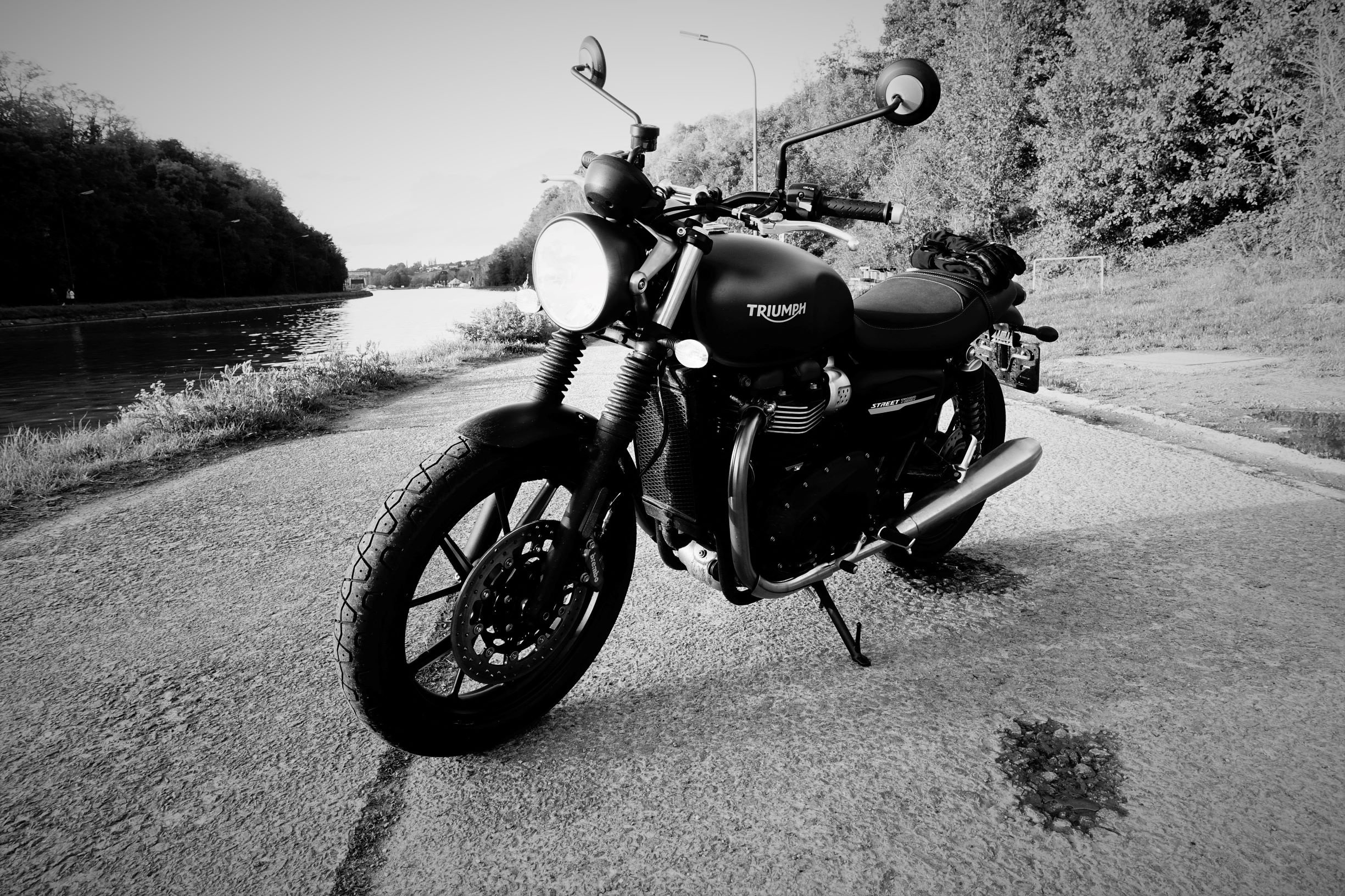 monochrome triumph street twin wallpaper hd desktop