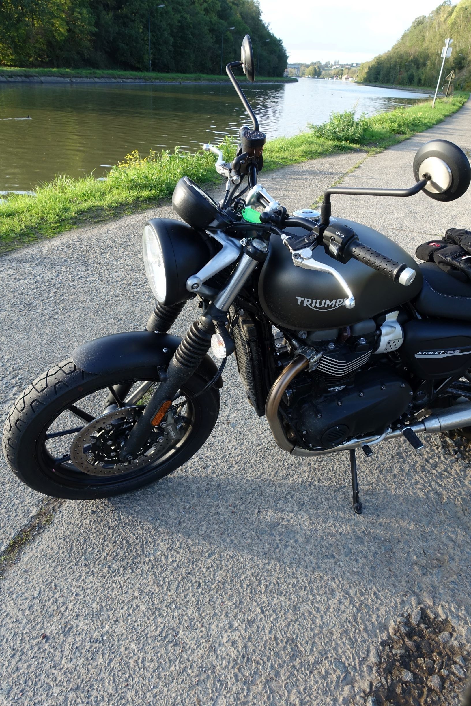 triumph street twin 2019 a2 version vintage hd phone