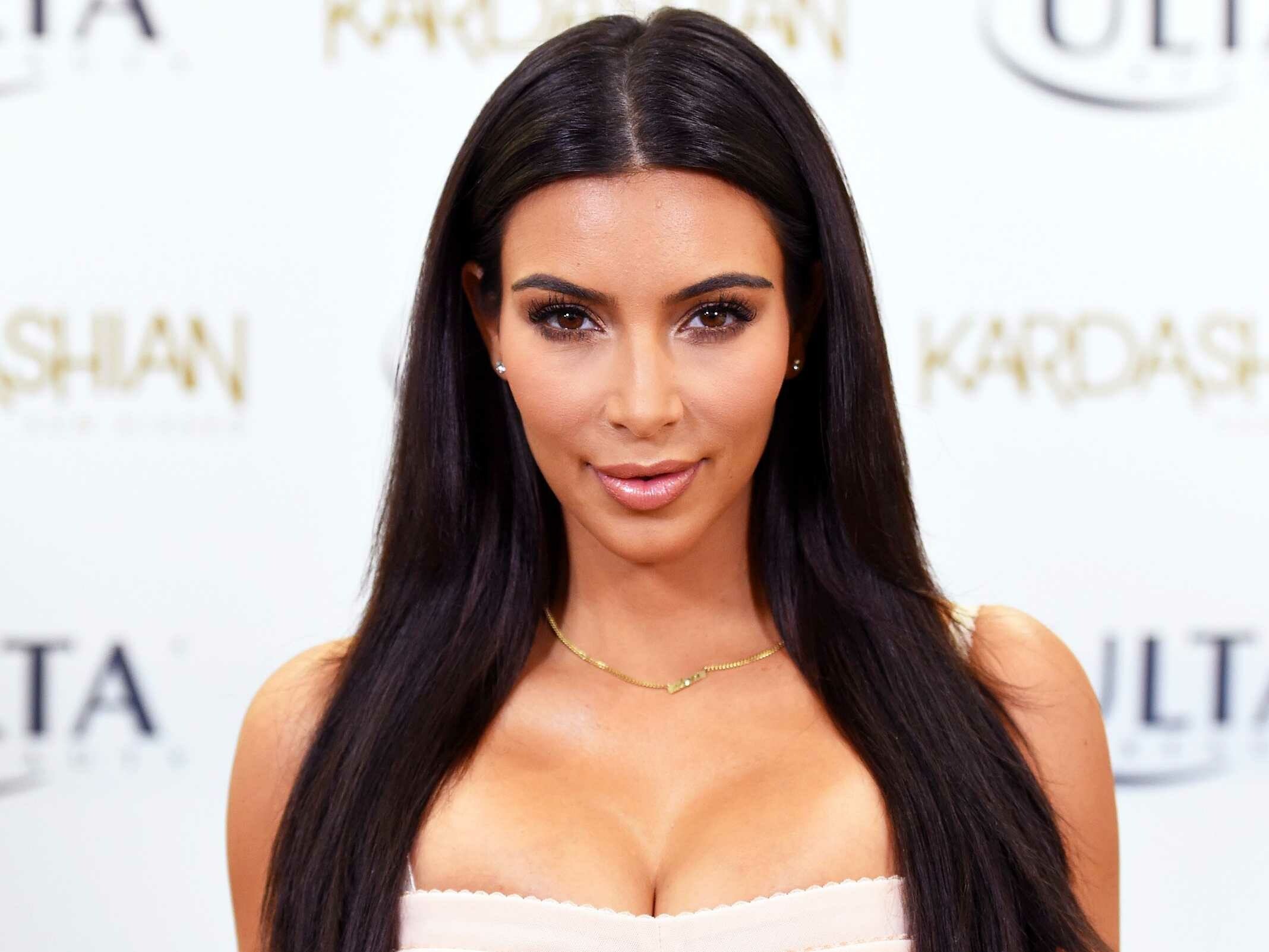 kim kardashian celebrity icon glamorous style red carpet hd desktop